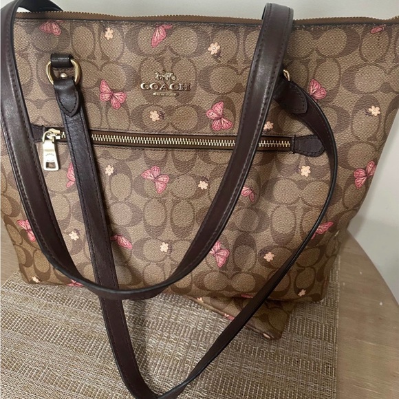 Coach signature butterfly tote and matching Wrislet 🦋 - Picture 2 of 6